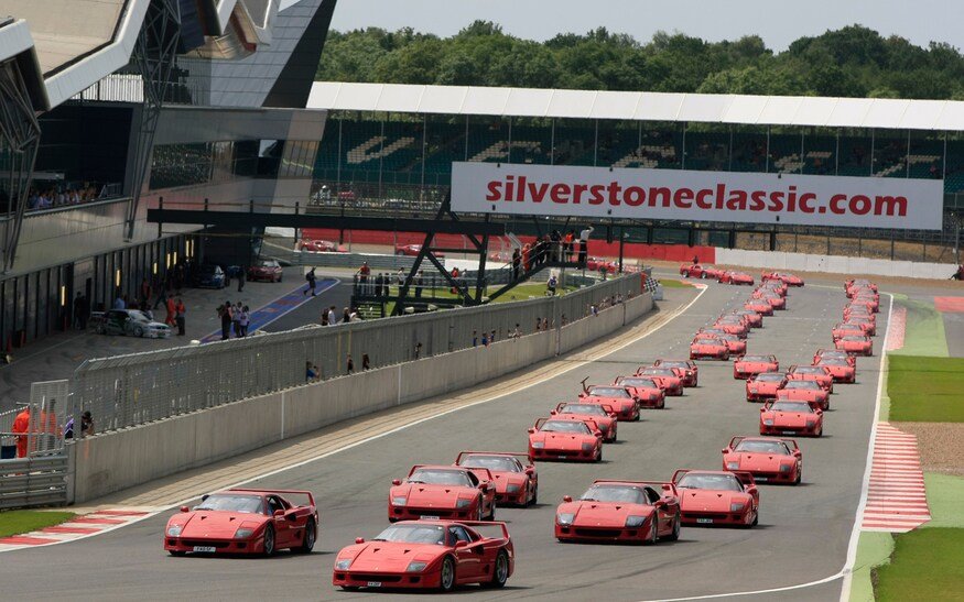 1987-Ferrari-F40-supercars-parade-lap-at-Silverstone-Classic-02.jpg