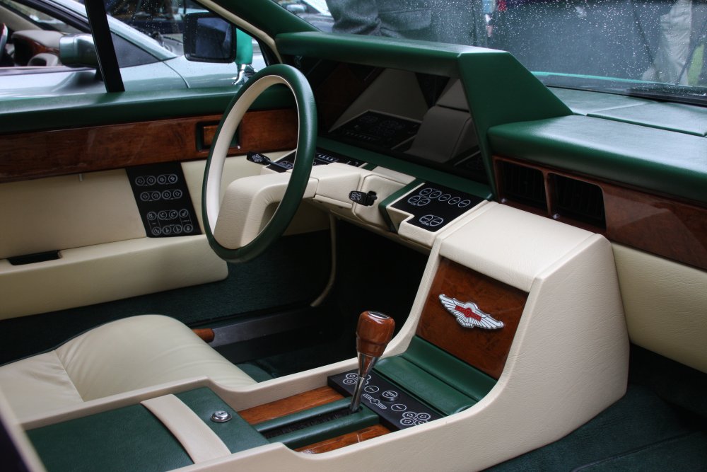 AstonMartinLagonda-interior.thumb.jpg.5a0111be5e526ede0d796db6e009e432.jpg