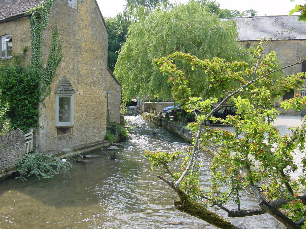 1201042210_Bourton-on-the-water(4).thumb.jpg.79b195d824212a93dec77893579eccb0.jpg